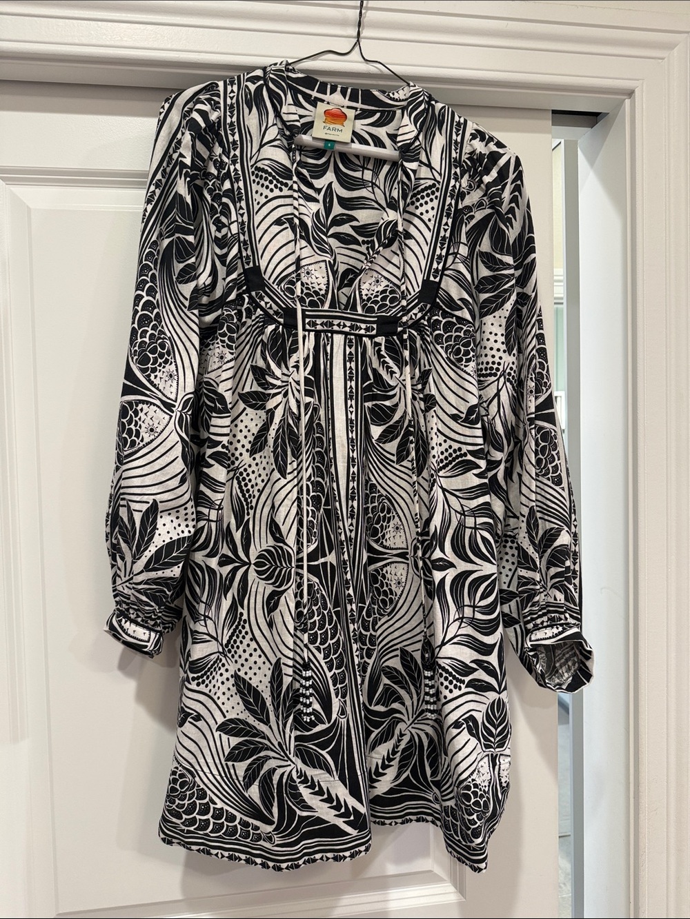FARM Rio Black & White Botanical Long-Sleeve Tunic Dress